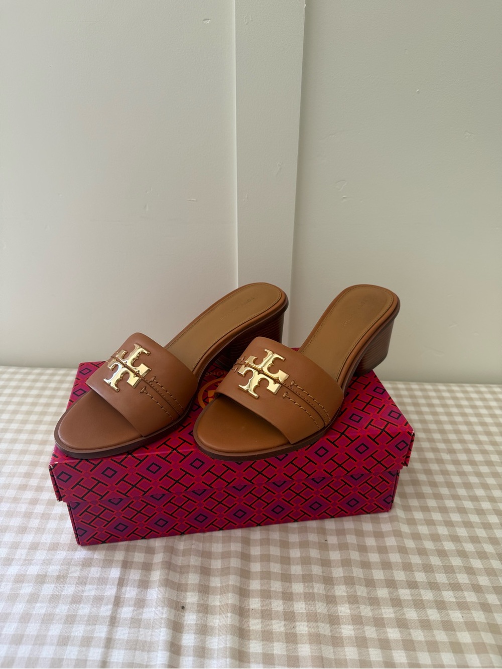 Tory Burch Tan Leather Slide Mules with Gold Logo - Picture 2 of 3